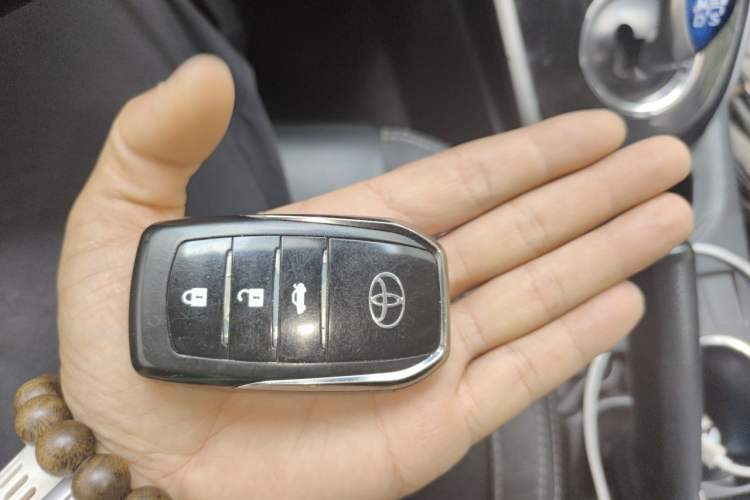 Used Toyota Corolla 2016 Dual-Engine 1.8L E-CVT Luxury Edition
