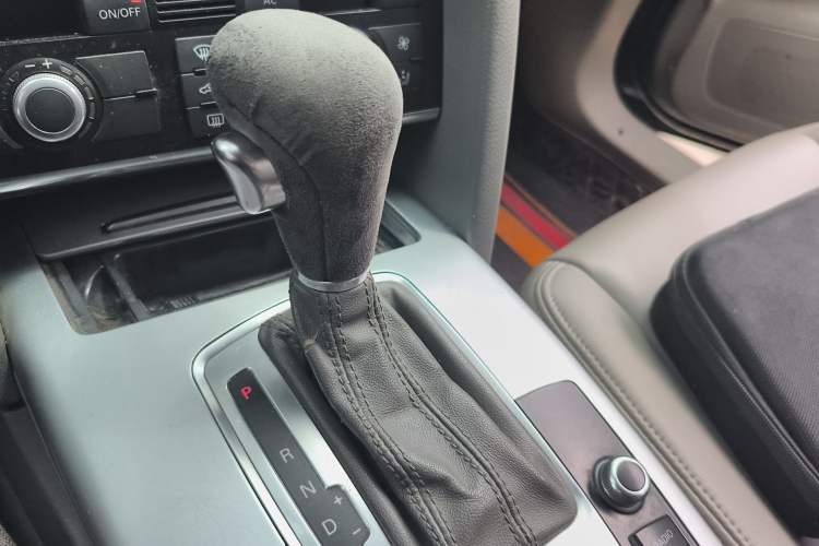 Used Audi A6L 2011 2.0 TFSI Automatic Standard Edition Gear Lever