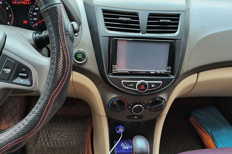 Used Hyundai Verna (older generation) 2010 Sedan 1.4L Automatic Luxury GLS Trim Audio And AC Panel