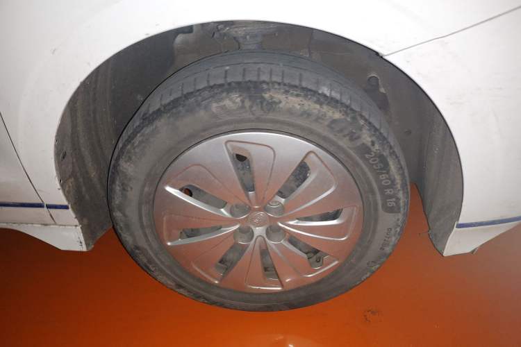Used BYD e2 2021 Comfort Model Right Front Wheel Hub