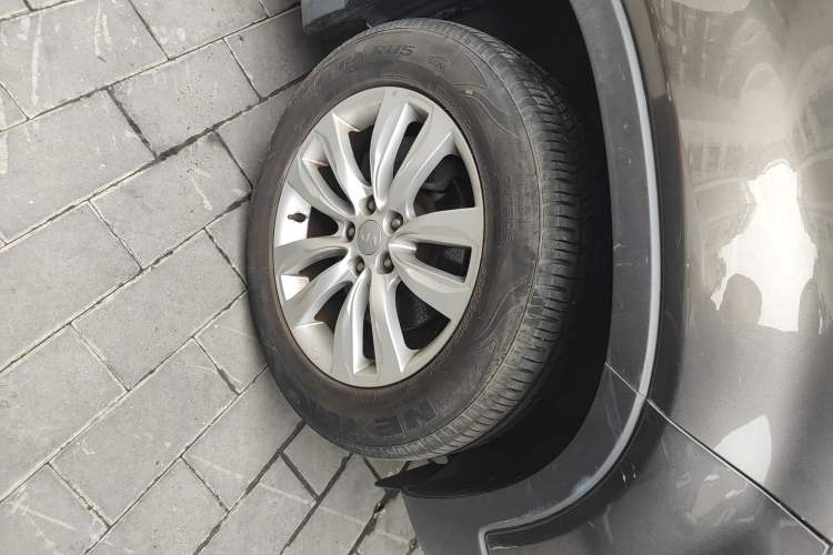 Used Kia Sorento 2012 2.4L Gasoline Luxury Edition
