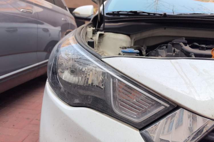 Used Hyundai Verna (new generation) 2016 1.4L Manual Cool Edition GLS Right Front Headlight