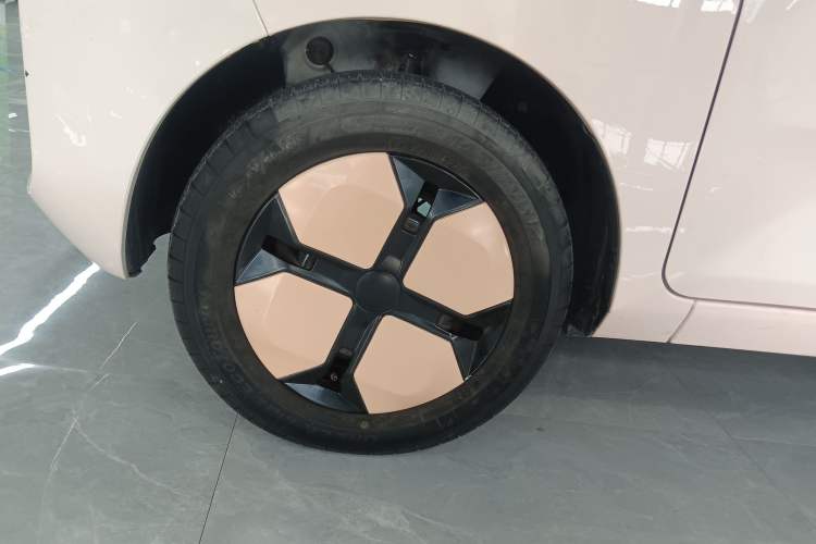 Used Wuling Hongguang MINIEV 2021 Macaron Premium Model – Lithium Iron Phosphate Left Front Wheel Hub