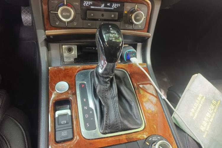 Used Volkswagen Touareg 2011 3.0 TDI Diesel High-End Model Gear Lever