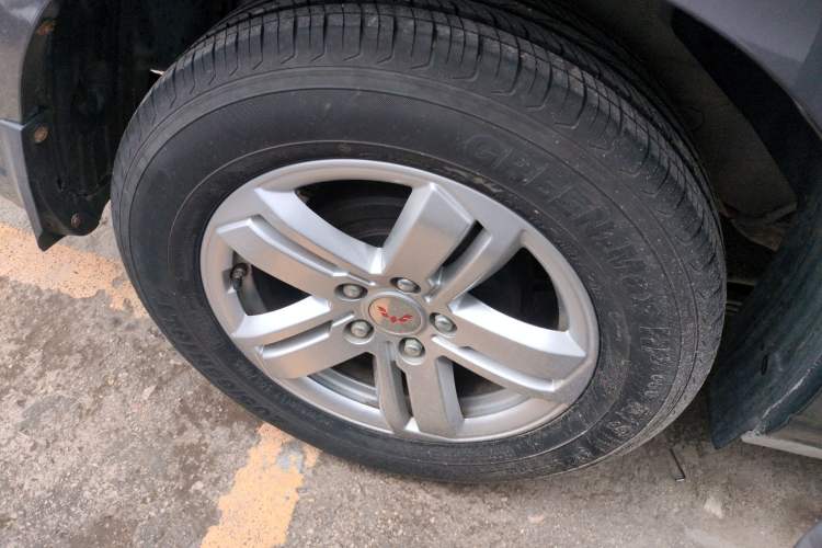 Used Wuling Zhengcheng 2021 1.5T Manual Luxury Version Right Rear Wheel Hub