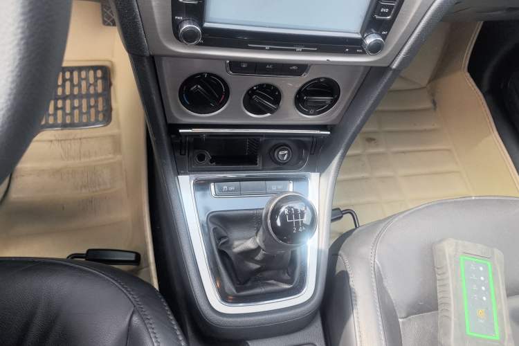 Used Volkswagen Lavida 2013 Restyled Classic 1.6L Manual Comfort Edition