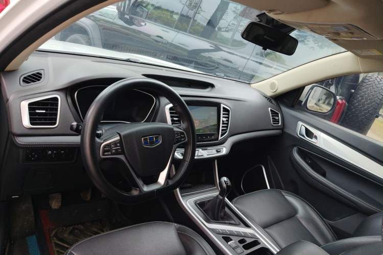 Used Geely Auto Vision X6 2018 1.8L Manual 4G Connect Luxury Edition Center Console