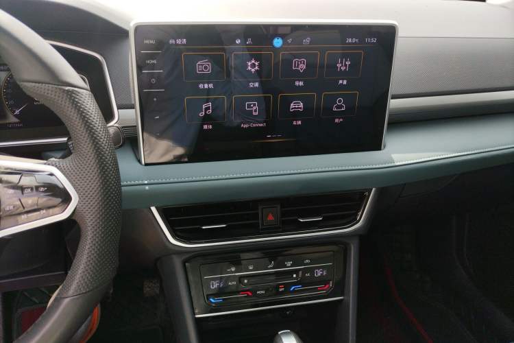 Used Volkswagen Tharu 2023 300TSI Two-Wheel-Drive Full Moon Edition Audio And AC Panel