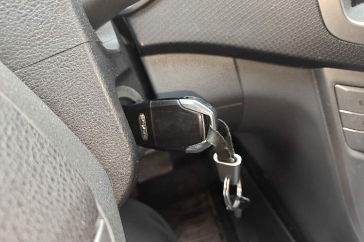 Used SAIC MAXUS T70 2020 2.0T Diesel Automatic 2WD Comfort Edition Standard Cab High Ground Clearance