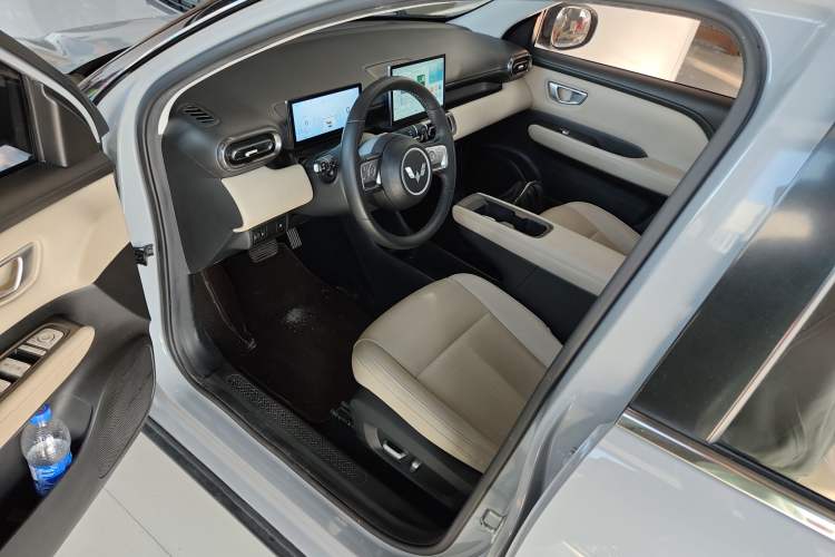 Used Wuling Bingo PLUS 2024 510 km Flagship Edition Four-Seater Version
