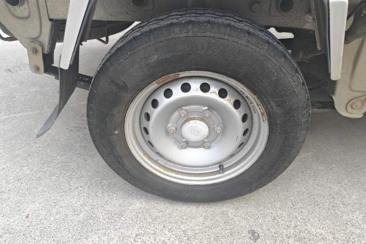 Used Wuling Rongguang New Truck 2019 1.8L Double-Cab China VI Standard LJ479Q6 Right Rear Wheel Hub