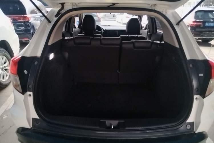 Used Honda Vezel 2020 1.5L CVT Pioneer Edition Trunk