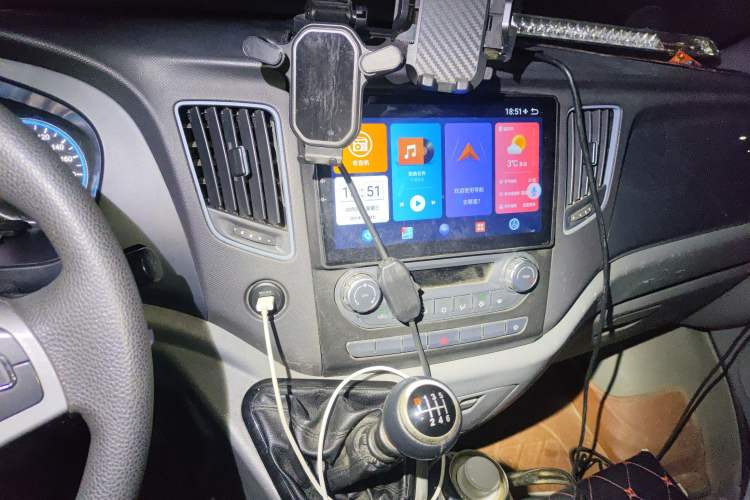 Used Foton Toano 2023 Cummins 2.8T Manual Jixiang Van Extended Wheelbase Mid-Roof Design Rear Dual Tires 3-Seater Configuration
