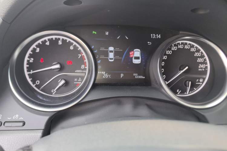 Used Toyota Camry 2021 2.0G Luxury Edition Odometer Close Up