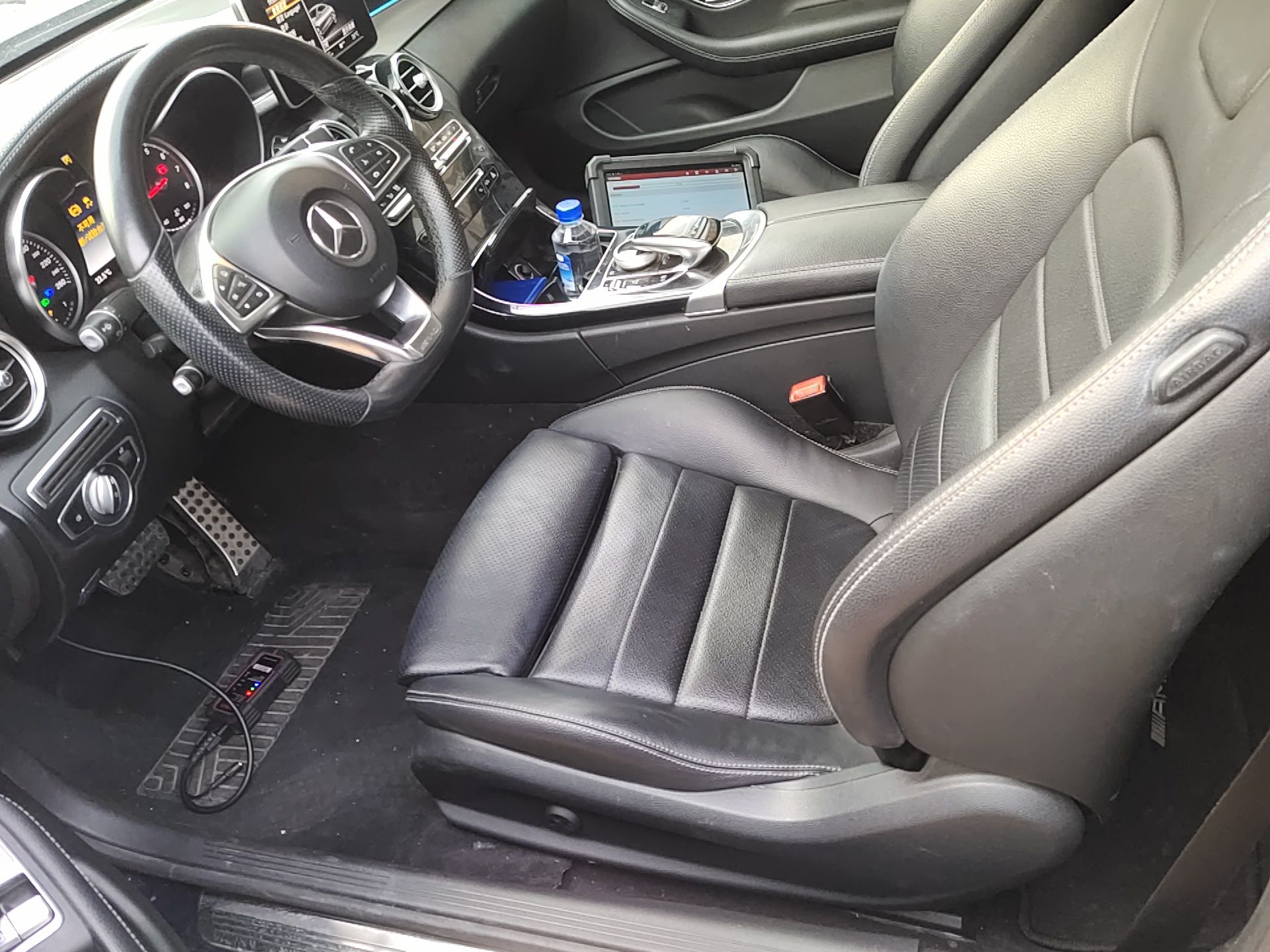 Переднее сиденье в автомобиле