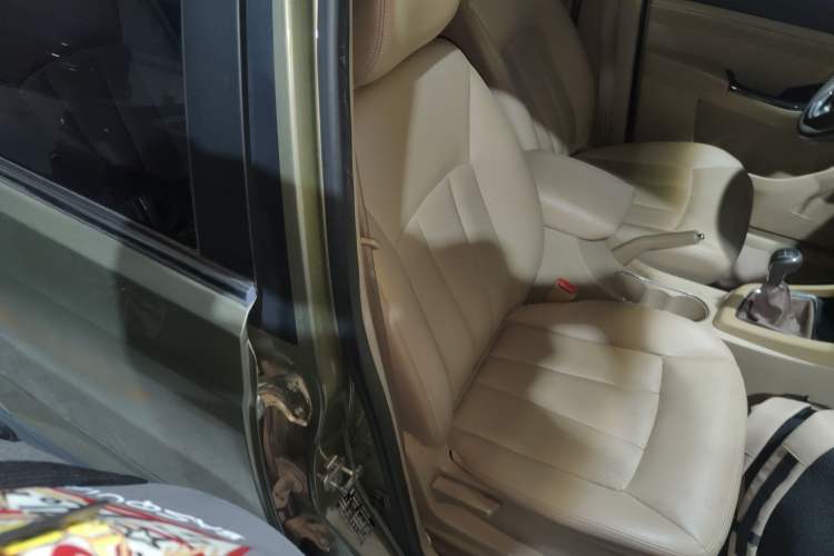 Used Baojun 730 2014 1.5L manual Comfort version 7 seats
