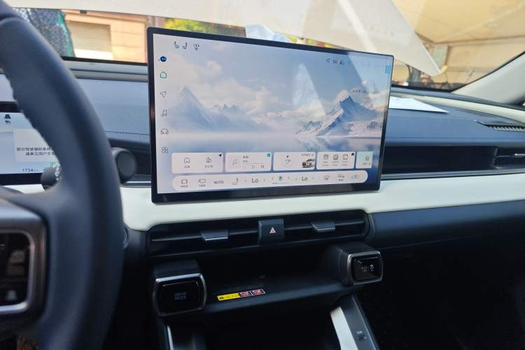 Used Toyota RAV4 2026 Model Dual-Engine 2.0L Two-Wheel Drive Luxury Edition