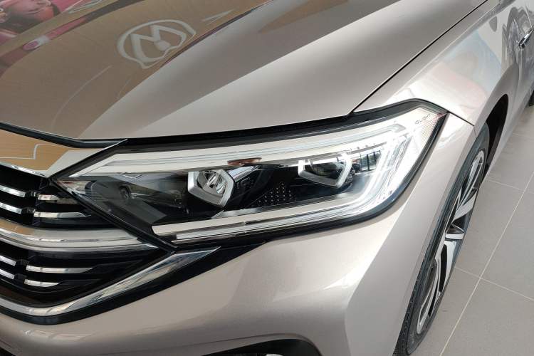 Used Volkswagen Sagitar 2023 300TSI DSG Excellence Edition Left Front Headlight