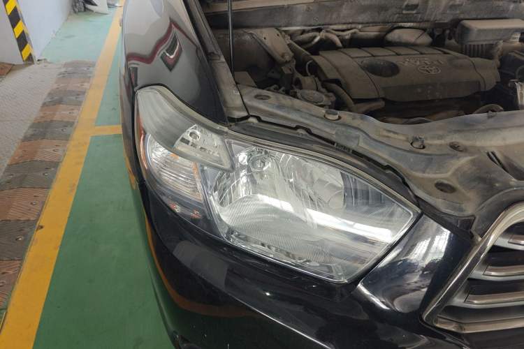 Used Toyota Highlander 2011 2.7L Two-Wheel Drive 7-Seater Luxury Navigation Edition