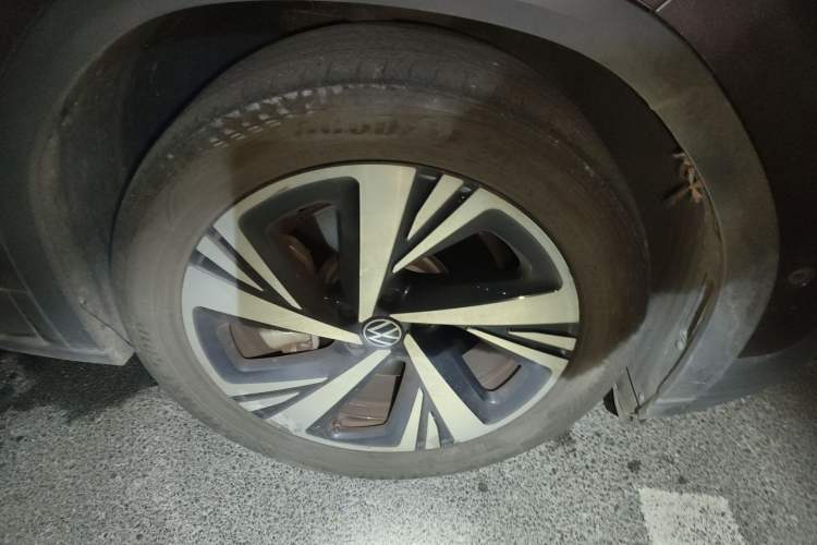 Used Volkswagen ID.6 CROZZ 2022 Long-Range Lite PRO Edition Right Front Wheel Hub