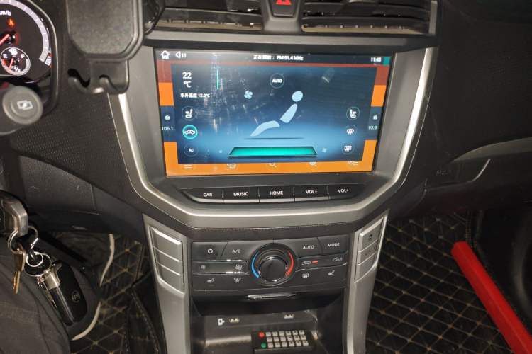 Used SAIC MAXUS T60 2017 2.4L Gasoline Manual Two-Wheel Drive High-Ride Elite Standard Van Audio And AC Panel