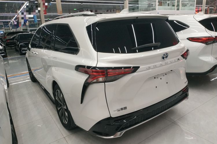 Used Toyota Granvia 2022 2.5L Hybrid Premium Edition Rear Left 45 Deg