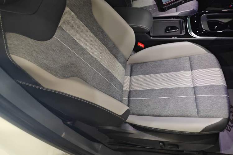 Used Volkswagen ID.4 CROZZ 2025 Pure Edition Right Front Seat