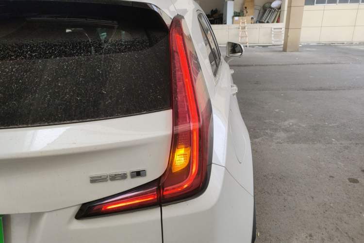 Used Cadillac XT4 2021 28T Two-Wheel Drive Tech Edition Right Rear Taillight