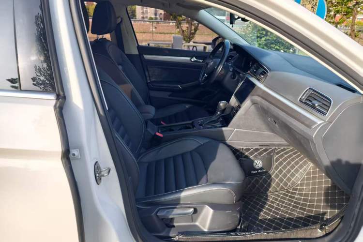 Used Volkswagen Lamando 2021 280TSI DSG Comfort Edition Right Front Seat