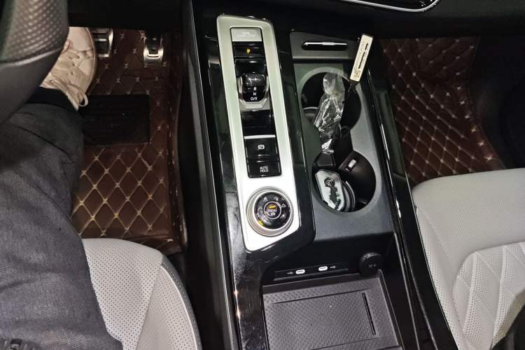 Used Volkswagen Tavendor 2024 380TSI All-Wheel-Drive R-Line Cruise Premium Edition
