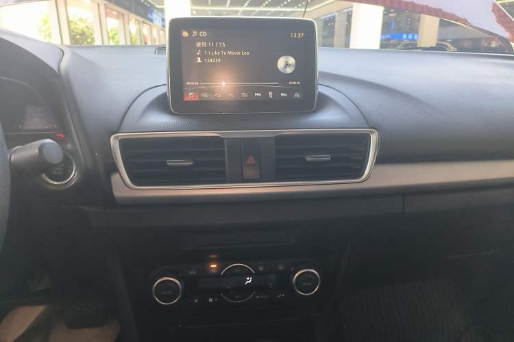 Used Mazda Mazda 3 Axela 2016 Sedan 1.5L Automatic Luxury Model