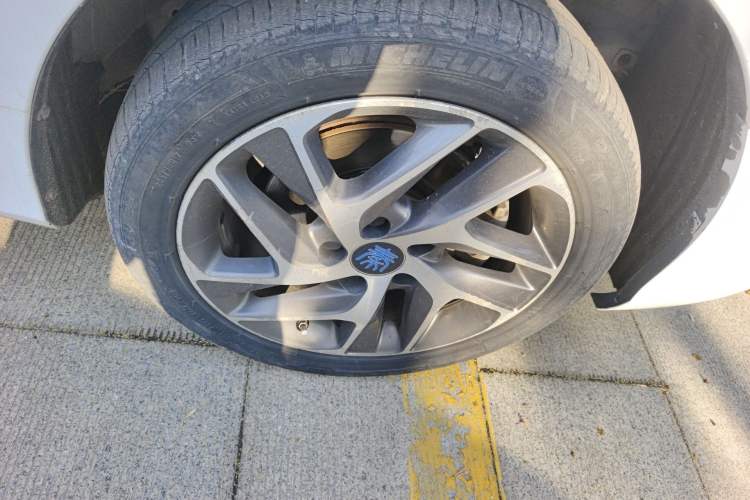 Used BYD Qin New Energy 2017 Qin EV300 Luxury Edition Right Front Wheel Hub