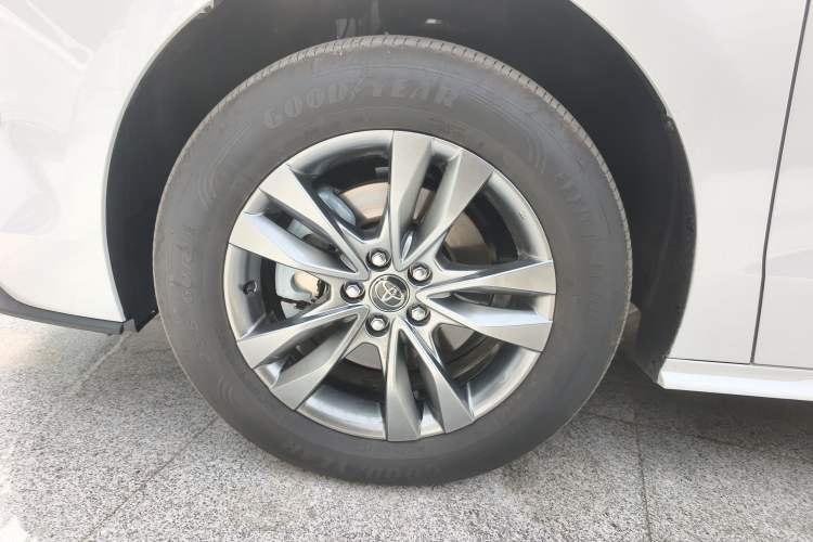 Used Toyota SIENNA 2026 Model 2.5L Dual-Engine Two-Wheel-Drive Comfort Edition
