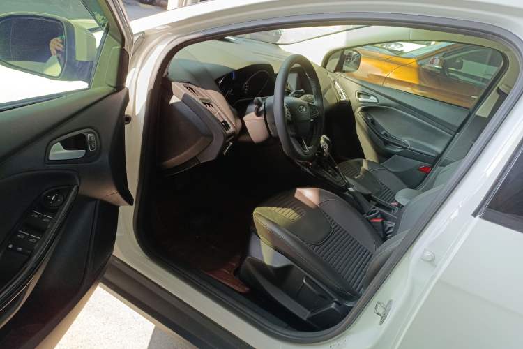 Used Ford Focus 2015 Hatchback 1.6L Automatic Fashion Edition