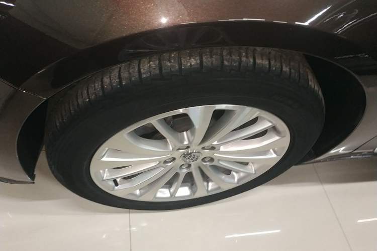 Used Buick LaCrosse 2016 28T Luxury Version Exterior 3