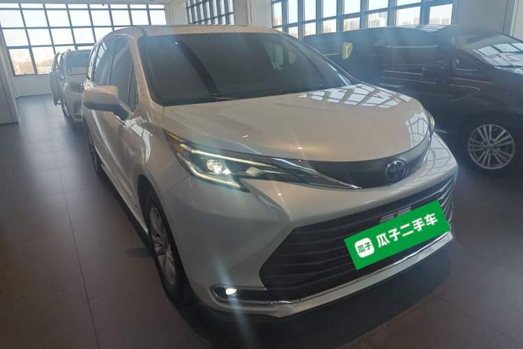 Used Toyota SIENNA 2023 2.5L Hybrid Comfort Edition Front Right 45 Deg