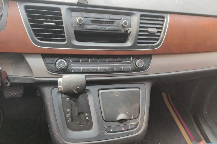 Used SAIC MAXUS G10 2016 2.0T Automatic Elite Edition
