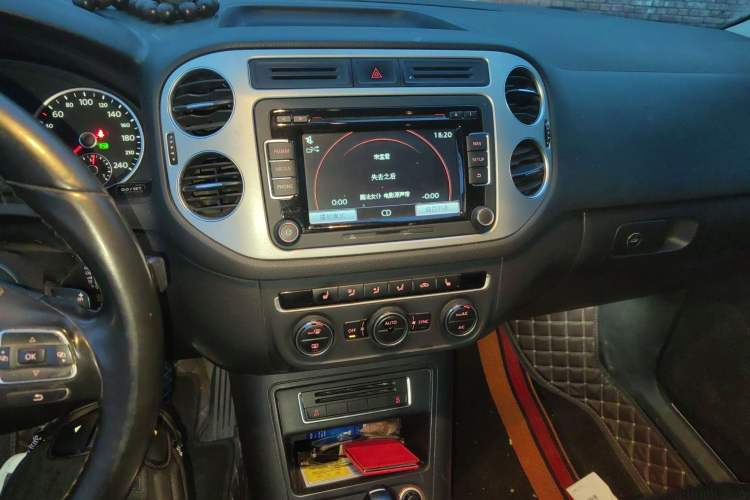 Used Volkswagen Tiguan 2015 1.8TSI Automatic Two-Wheel Drive Luxury Model Audio And AC Panel