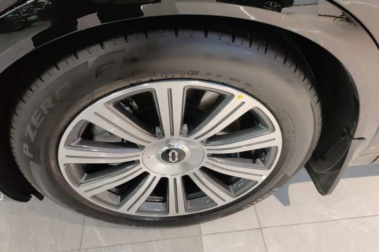 Used Hima AITO M8 2025 Extended-Range Max+ Version 53.4 kWh 5-Seater Edition
