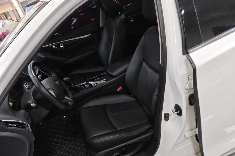 Used Infiniti Q50L 2016 2.0T Comfort Edition
