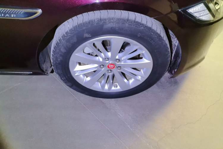 Used Jaguar XFL 2017 XFL 2.0T 240PS Premium Edition Right Front Wheel Hub