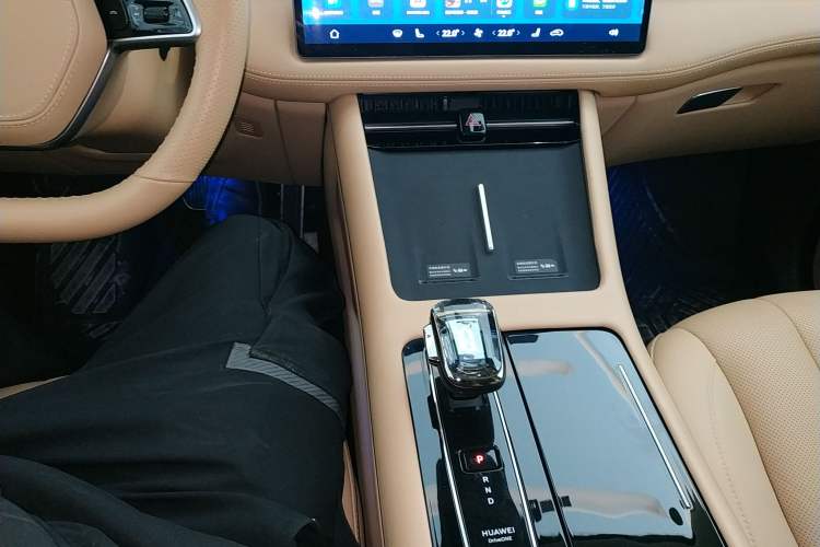 Used Hima AITO M7 2024 1.5T Intelligent Driving Rear-Drive Pro Version 5 Seats Gear Lever