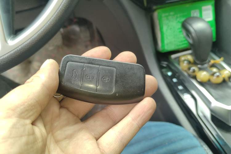 Used JMC Yusheng S350 2016 2.4T Automatic 2WD Diesel Luxury 5-Seater
