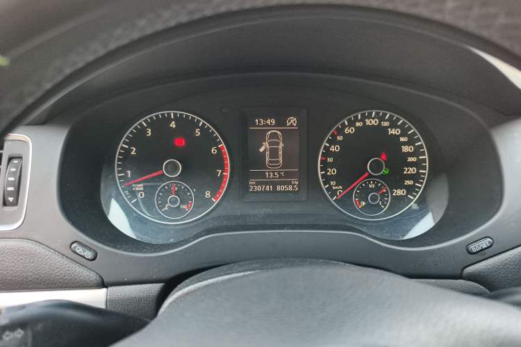 Used Volkswagen Sagitar 2013 1.4 TSI BlueMotion Edition Instrument Cluster