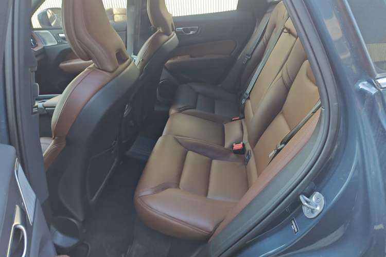 Used Volvo XC60 New Energy 2024 T8 Plug-in Hybrid Long-Range All-Wheel Drive Smart Luxury Edition
