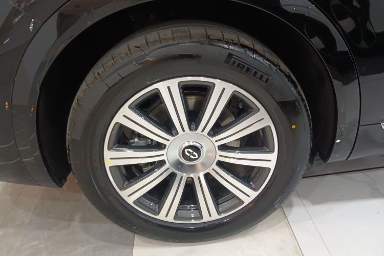 Used Hima AITO M8 2025 Extended-Range Max+ Version 53.4 kWh 6-Seater Edition Exterior 5