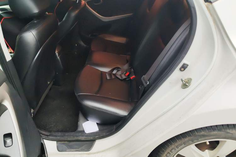 Used Hyundai Elantra (5th Generation / Langdong) 2015 1.6L Manual Fashion Edition