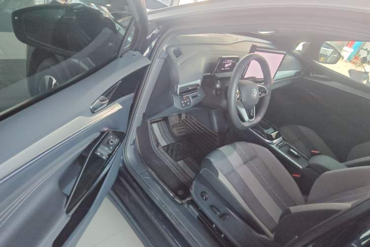 Used Volkswagen ID.4 CROZZ 2025 Pure Edition Driver Seat