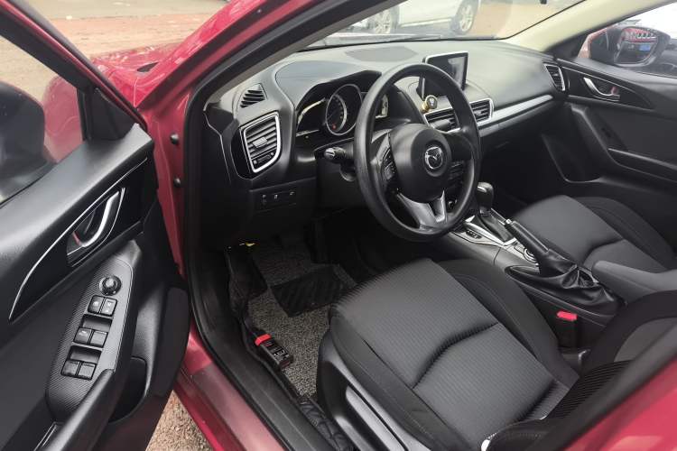 Used Mazda Mazda 3 Axela 2016 Sedan 1.5L Automatic Luxury Model
