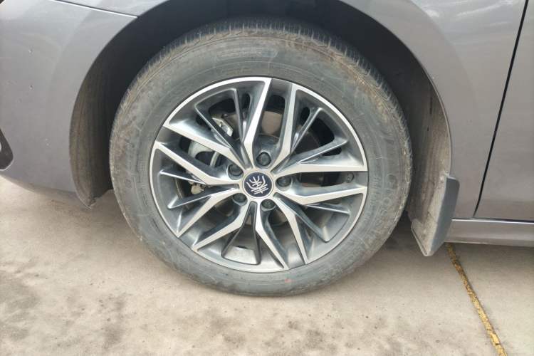 Used BYD Qin PLUS 2021 EV 400KM Luxury Model Left Front Wheel Hub